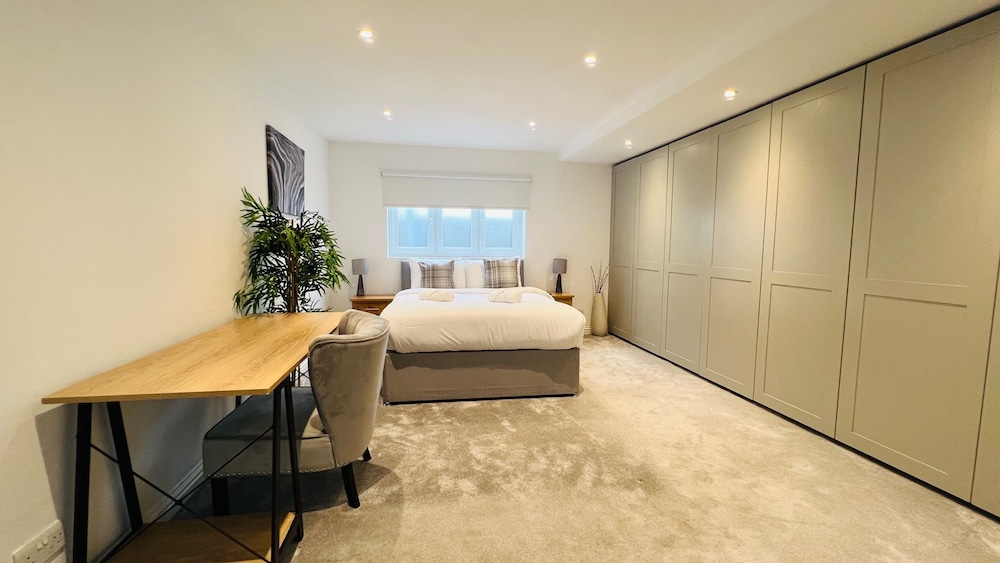 The Birchwood Pad by Kasar Stays — hotel in Dartford