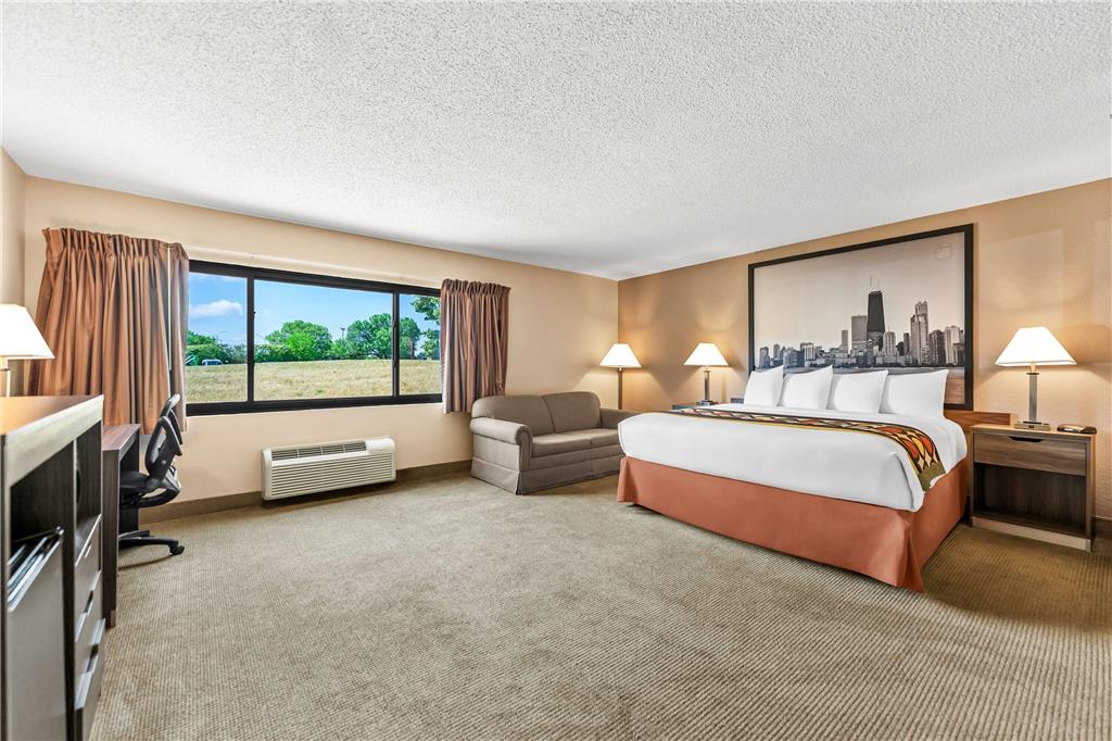 Super 8 by Wyndham Elgin - photo 32