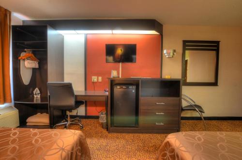 Smoky Mountain Inn & Suites - photo 20