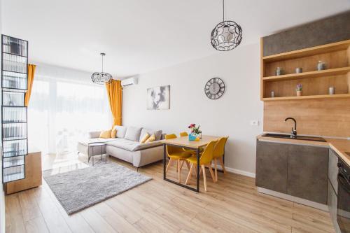 Gorgeous Home at Prima Universitatii — 4-Star Luxury Hotel in Oradea, Romania