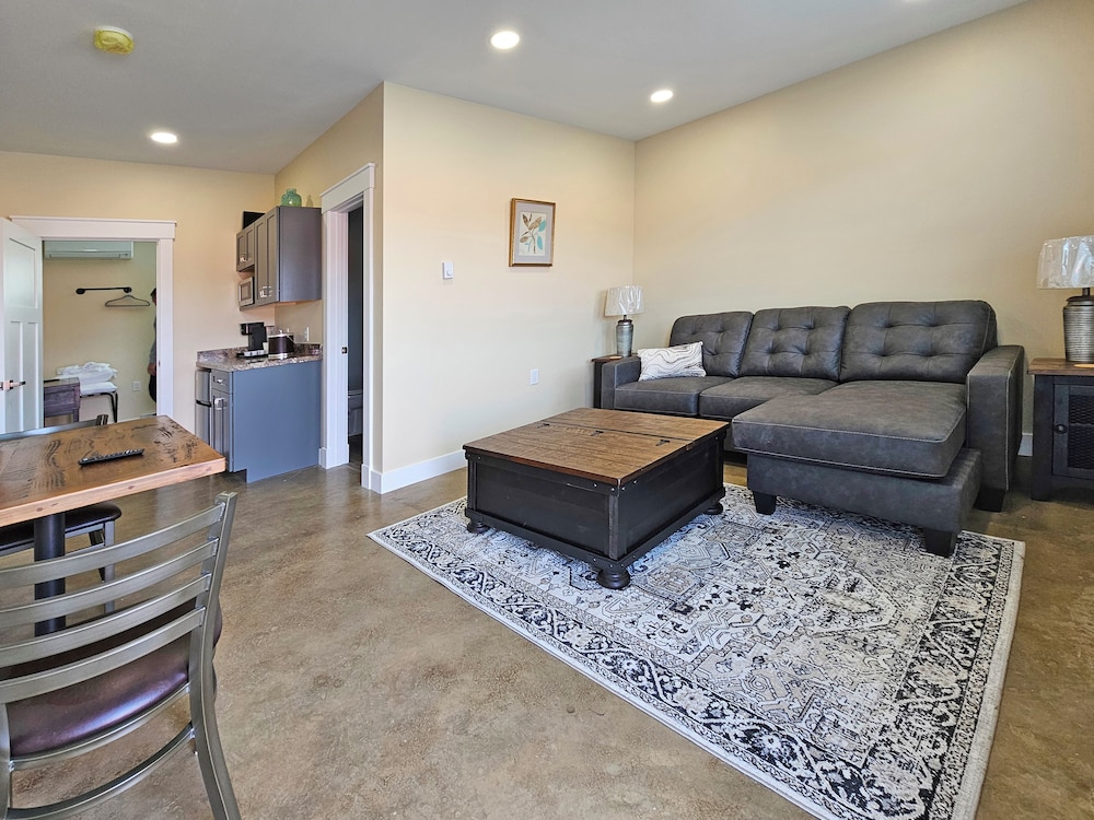 Breckenridge Suites in Grove, United States