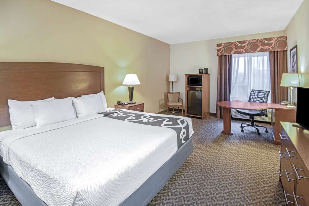 La Quinta Inn & Suites by Wyndham Lawton Fort Sill - photo 24