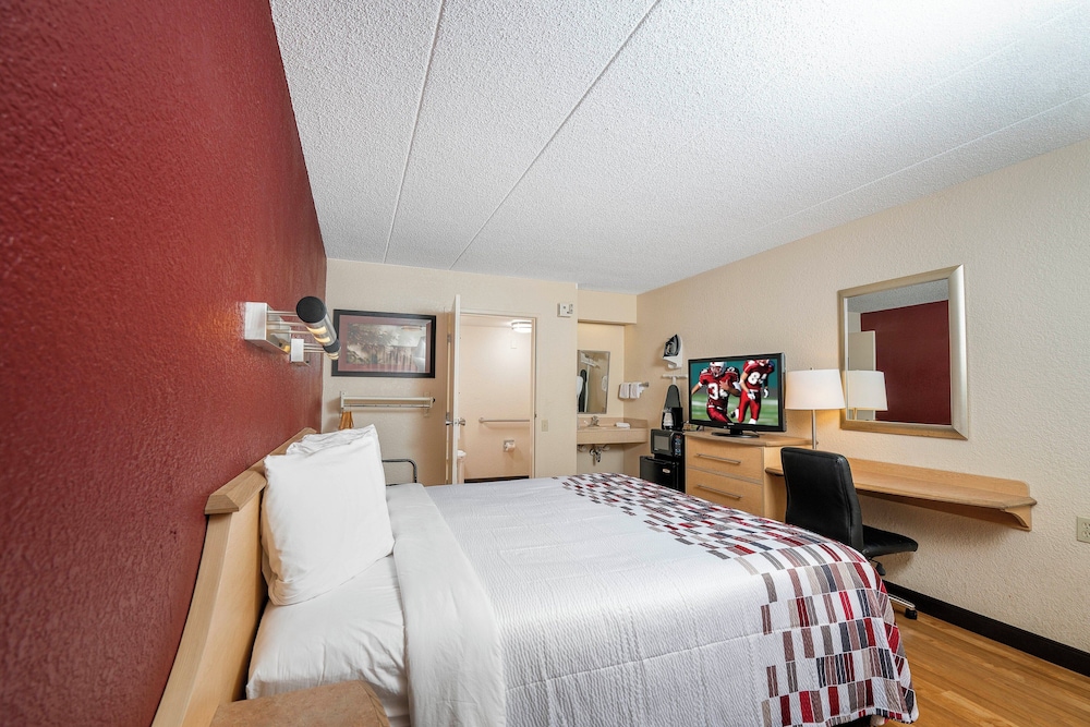 Red Roof Inn Buffalo Niagara Airport - photo 18