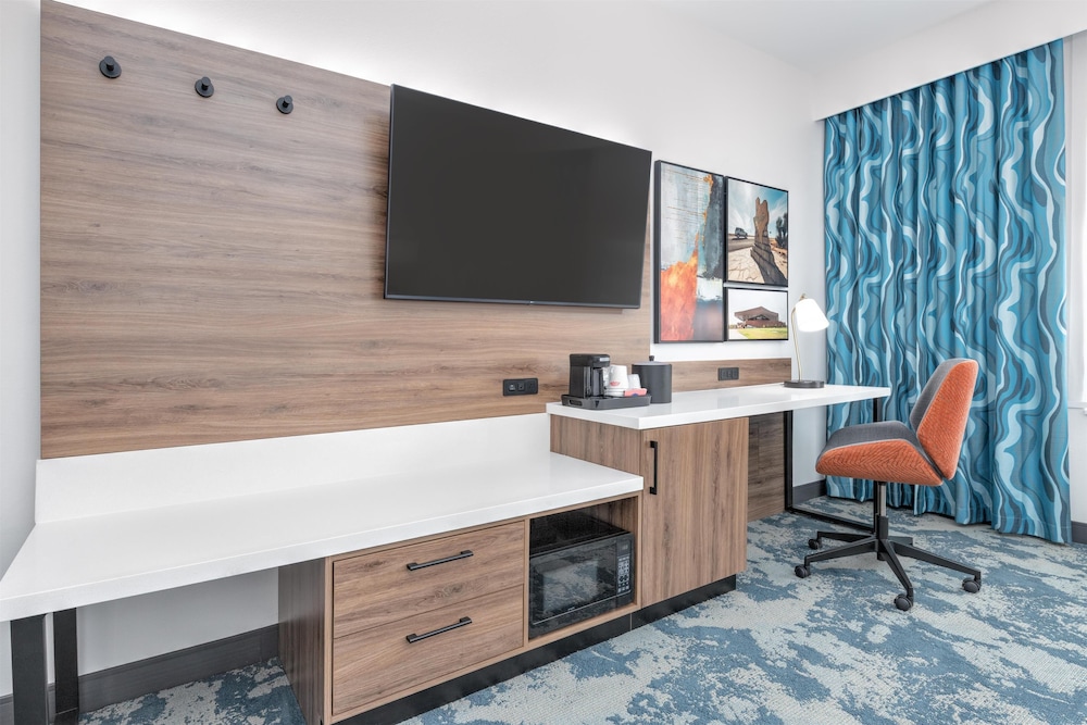 Hampton Inn & Suites by Hilton Irving Hwy 183 - photo 11
