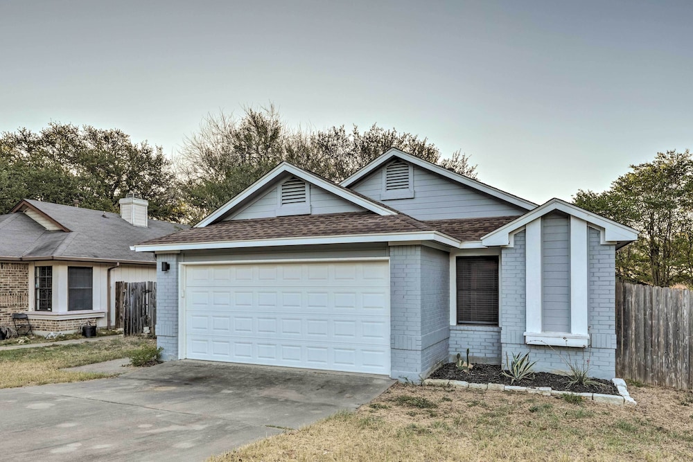 Gorgeous Austin Getaway with Fire Pit about 8 Mi to Dtwn in Austin, United States