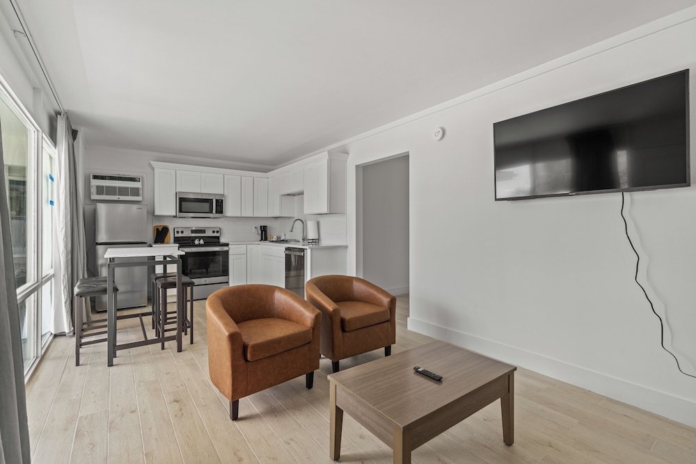 Fin's Inn & Suites - photo 9