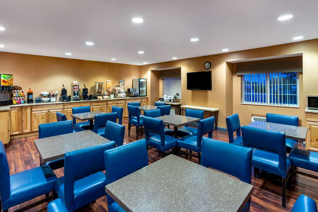 Microtel Inn & Suites by Wyndham Raton - photo 28