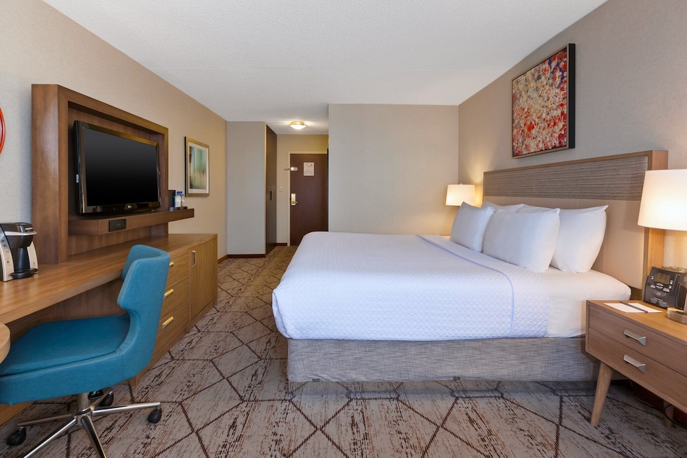 Crowne Plaza Columbus North Worthington by IHG - photo 15