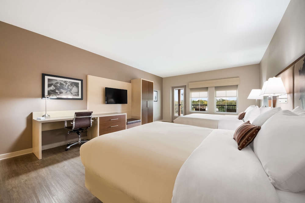 Best Western Bandera Suites & Saloon - photo 15