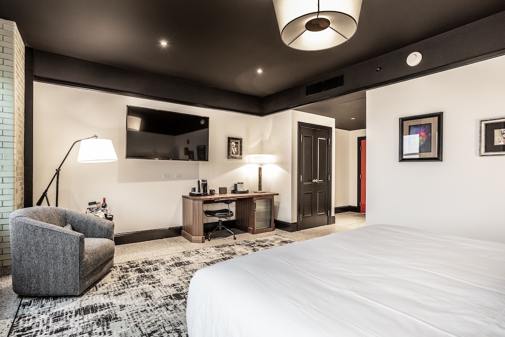 Bottleworks Hotel - photo 24