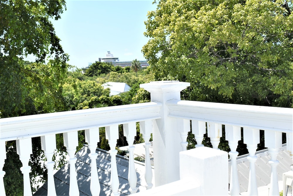 Simonton Court Historic Inn & Cottages - photo 36