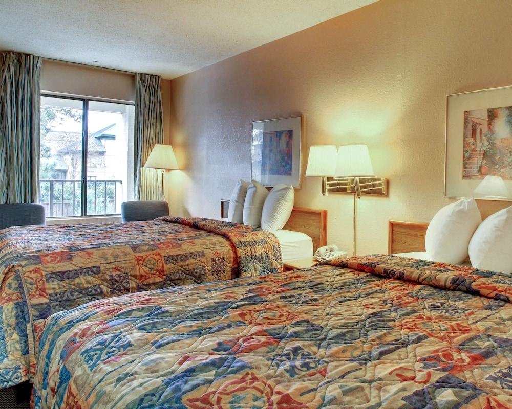 Econo Lodge North Suburbs - photo 7