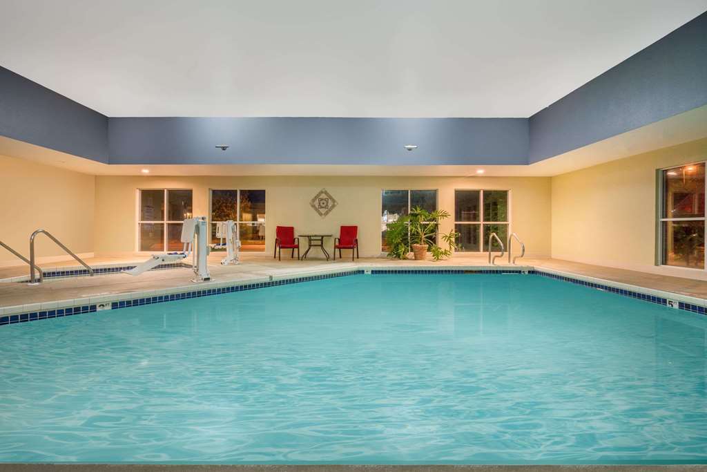 Super 8 by Wyndham Menomonie WI - photo 5