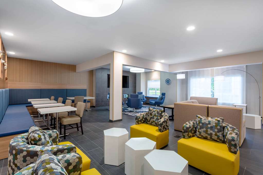 Microtel Inn & Suites by Wyndham Amsterdam - photo 10