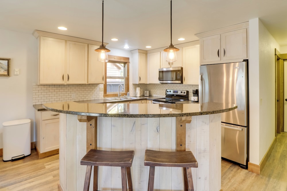 5 Mi to Whitefish Resort: Getaway w Shared Patio - photo 4