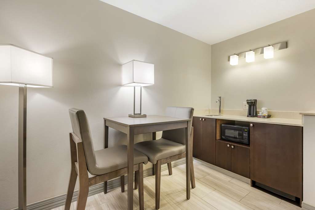 Best Western Plus Grand Manor Inn - photo 21
