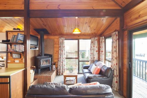 Retro Inn 1 Lake Tekapo — 4-Star Luxury Hotel in Lake Tekapo, New Zealand