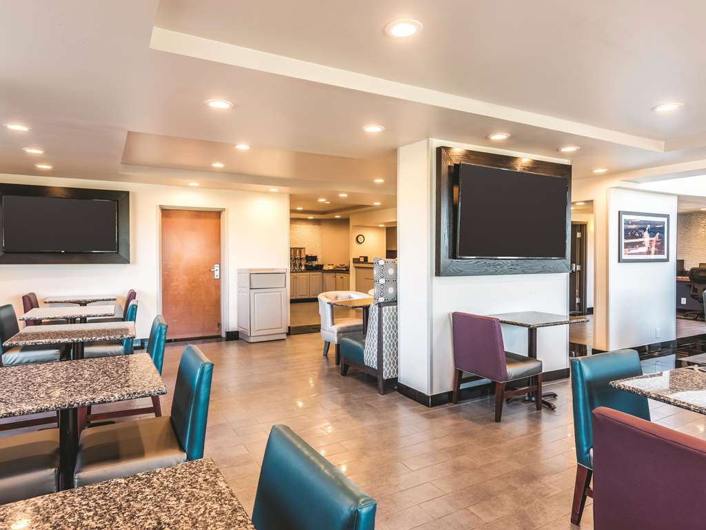 La Quinta Inn & Suites by Wyndham Colorado Springs North - photo 34