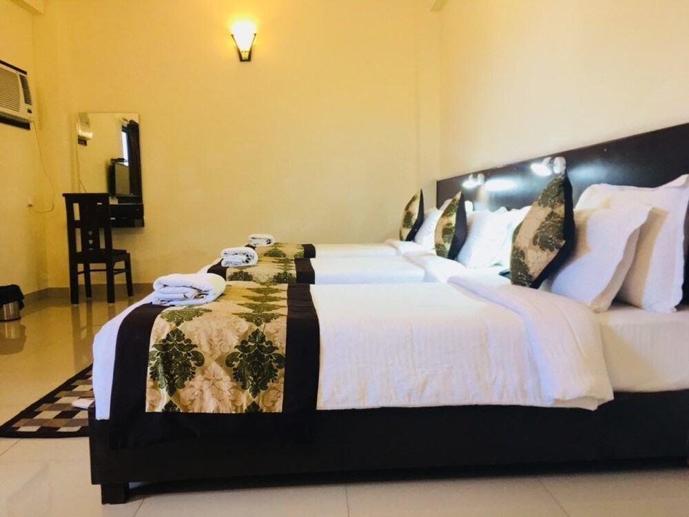 Hotel Om Residency — Padrauna — photo 5