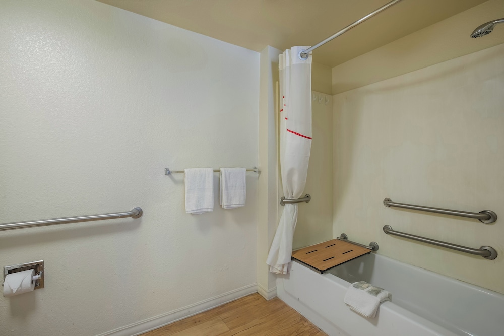 Red Roof Inn Fairfield - photo 21