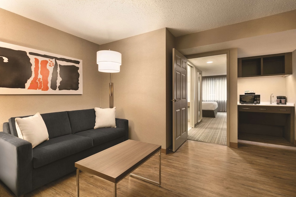Embassy Suites by Hilton Richmond - photo 19