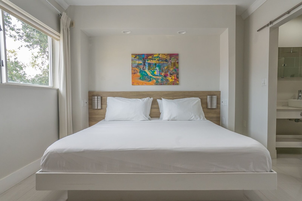 The Biscayne Hotel - photo 9