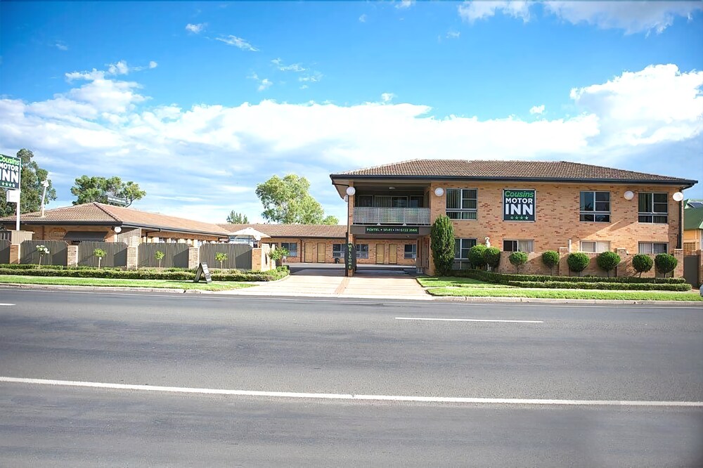 Cousins Motor Inn