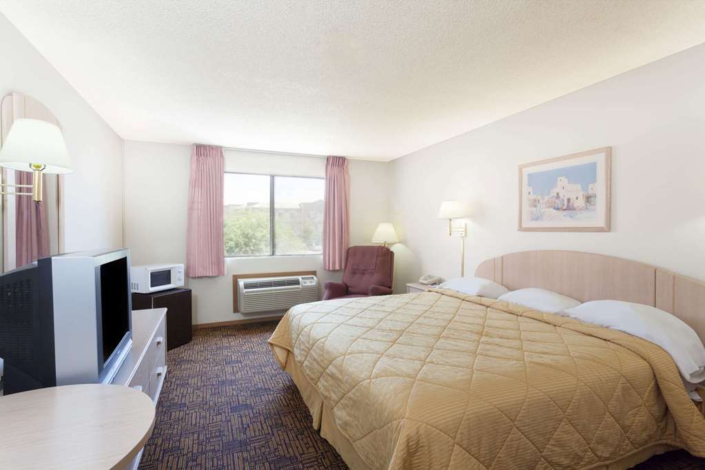 Super 8 by Wyndham Yuma - photo 12
