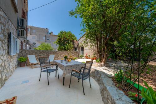 Garden Oasis Studio
