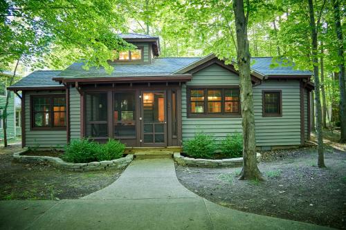 Dollybrook 3 Pet Friendly Community Pool Groups Welcome in Fennville, United States