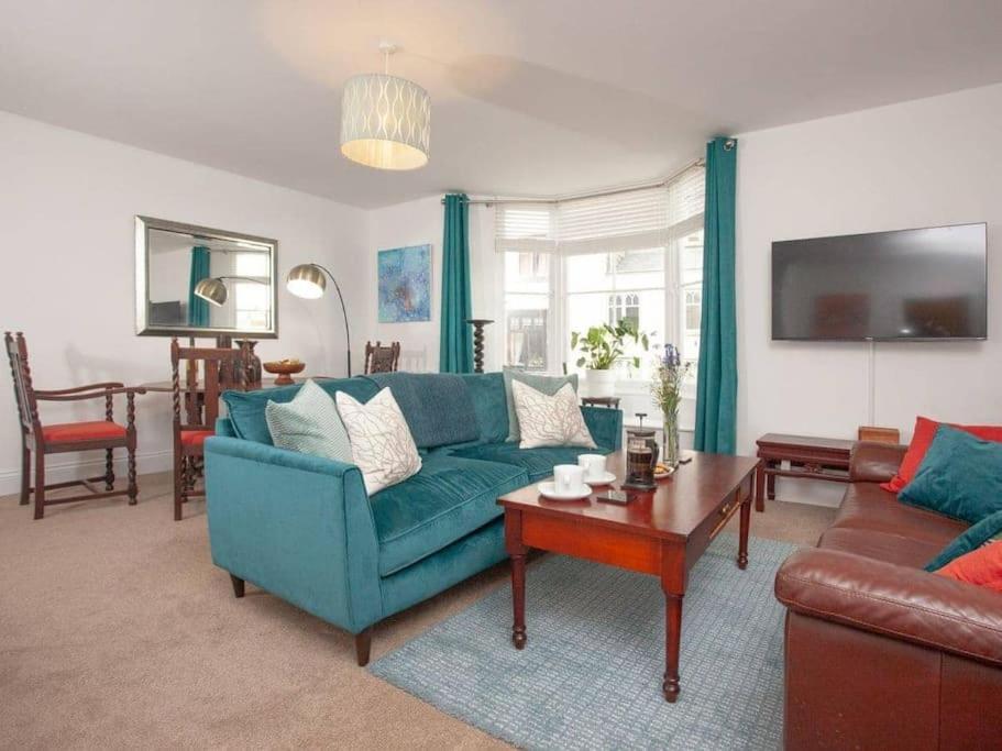 2 Central spacious apartment with private patio — 4-Star Luxury Hotel in Sidmouth, United Kingdom