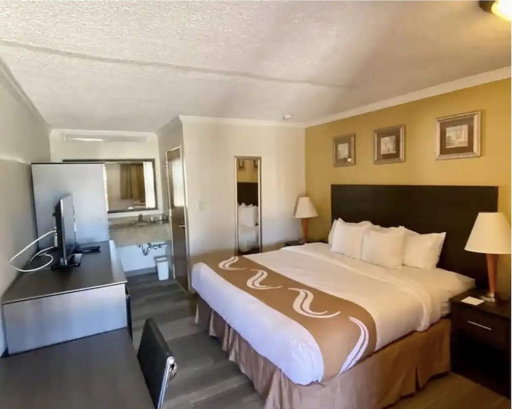 Hibiscus Inn & Suites - photo 14