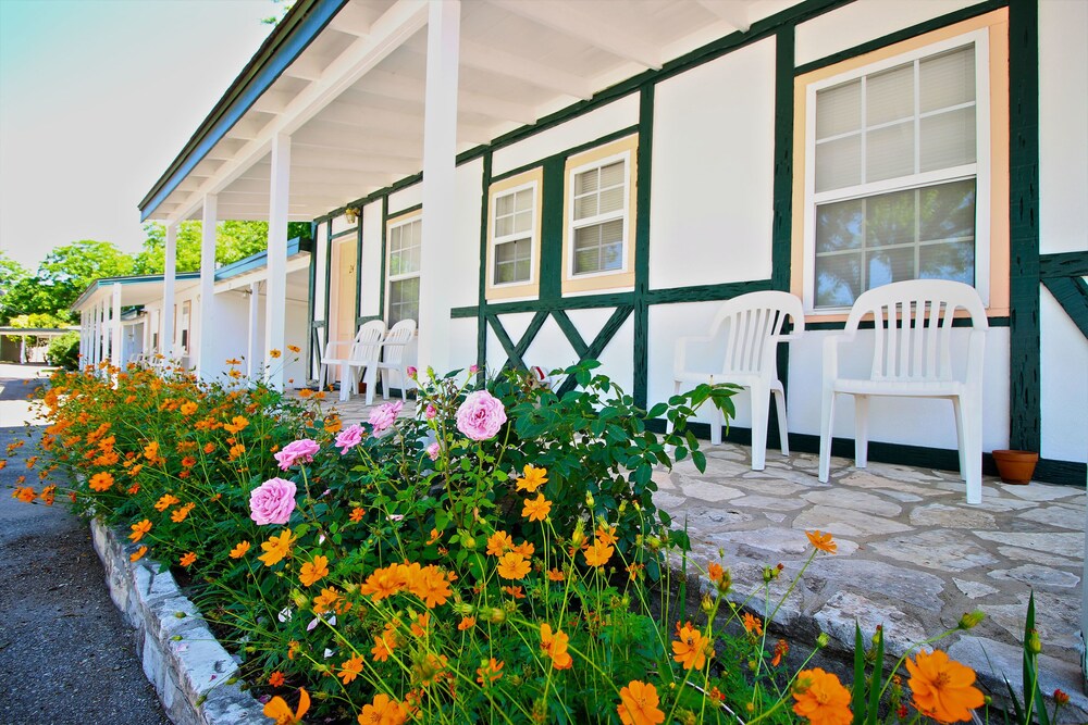 Peach Tree Inn & Suites - photo 62