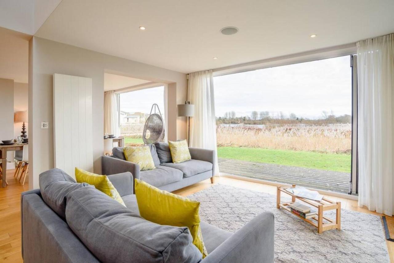 Misty View CW4 Lakeside Spa Property in Cirencester, United Kingdom