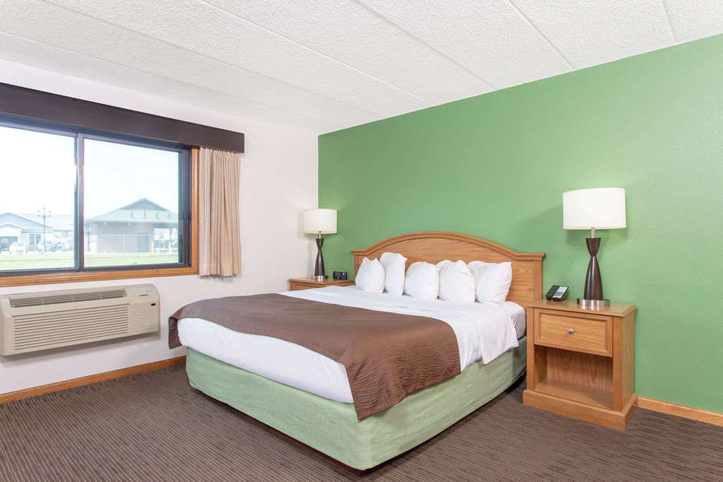 AmericInn by Wyndham Eau Claire - photo 8