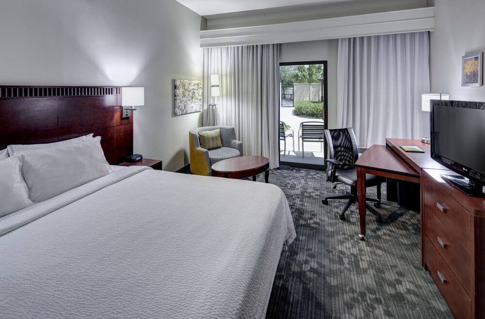 Courtyard by Marriott Brownsville - photo 10