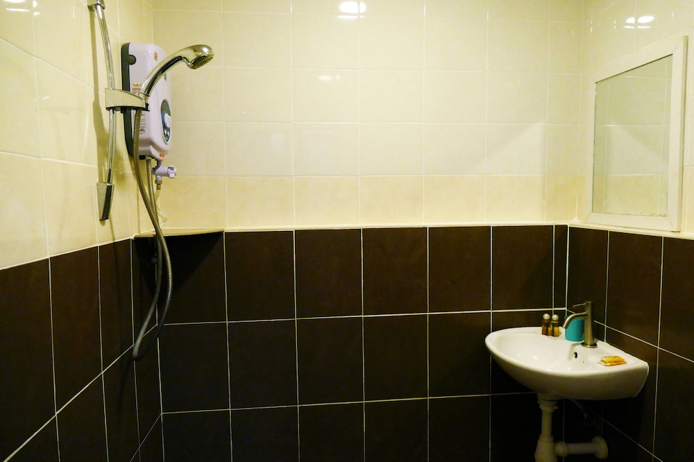 Milvus Hotel — Kuah — photo 4