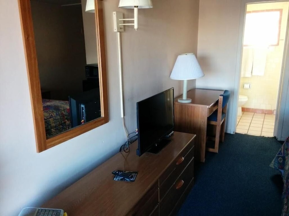 Economy Inn Safford - photo 3