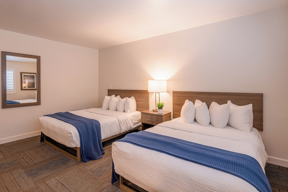 Inn At Moss Landing Point - photo 22