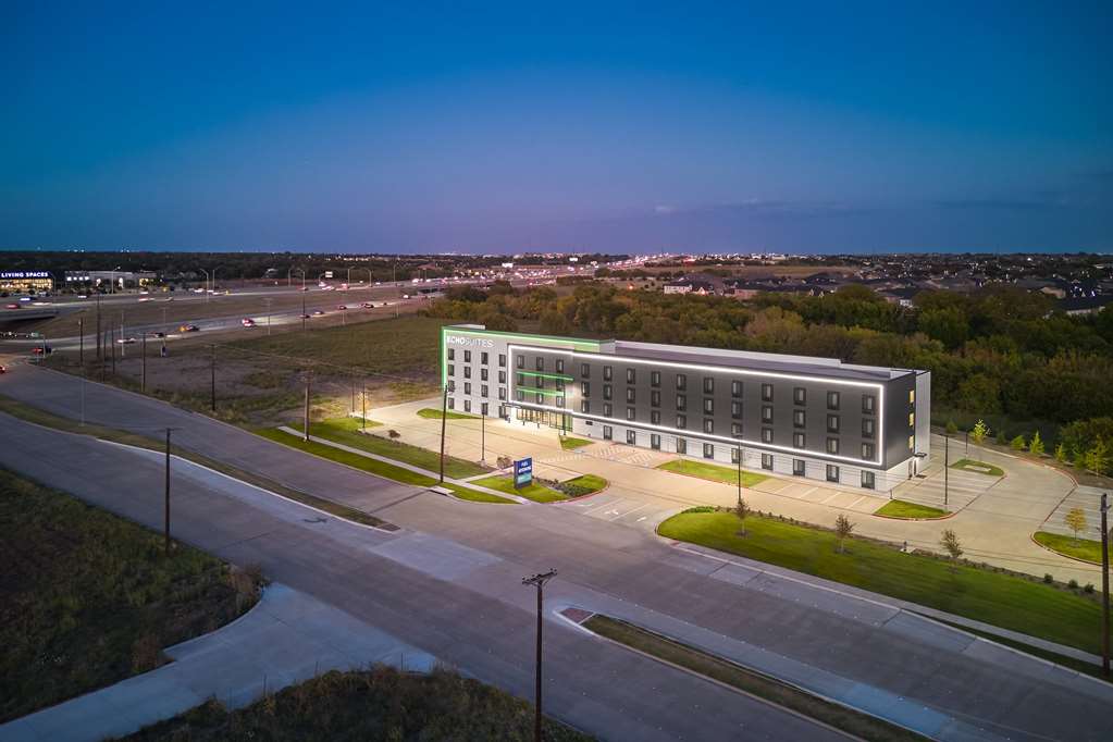 ECHO Suites Extended Stay by Wyndham Dallas Plano Frisco - photo 13