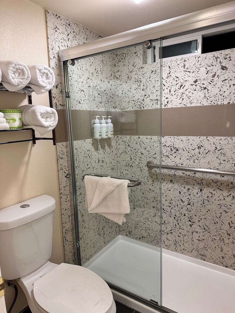 Beachwalker Inn and Suites - photo 27