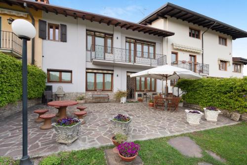 Cascina Nonna Nina — 4-Star Luxury Hotel in Villongo, Italy