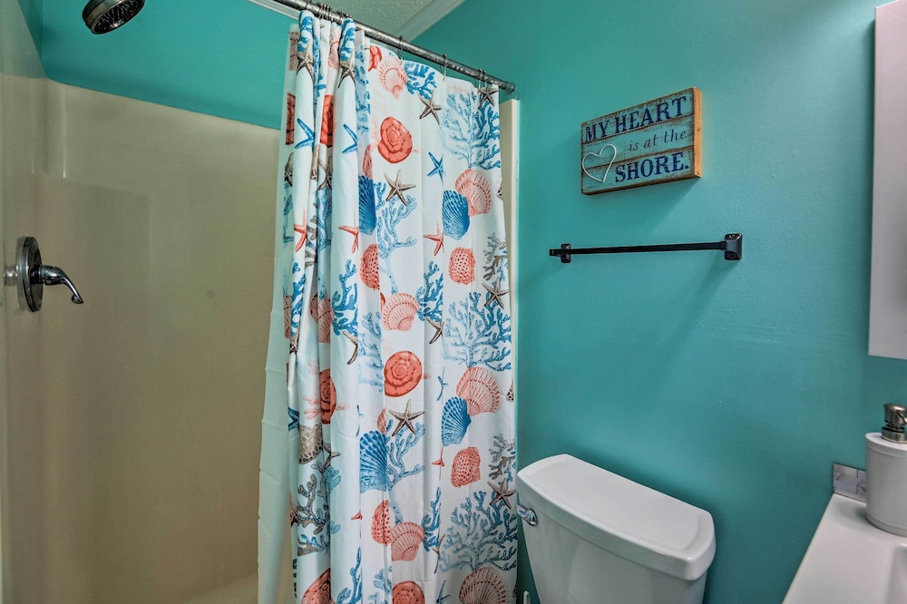 Emerald Isle Resort Style Condo Walk to Beaches - photo 2