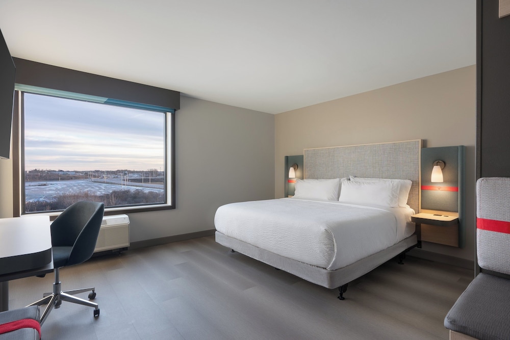 avid hotel Oak Creek by IHG - photo 6