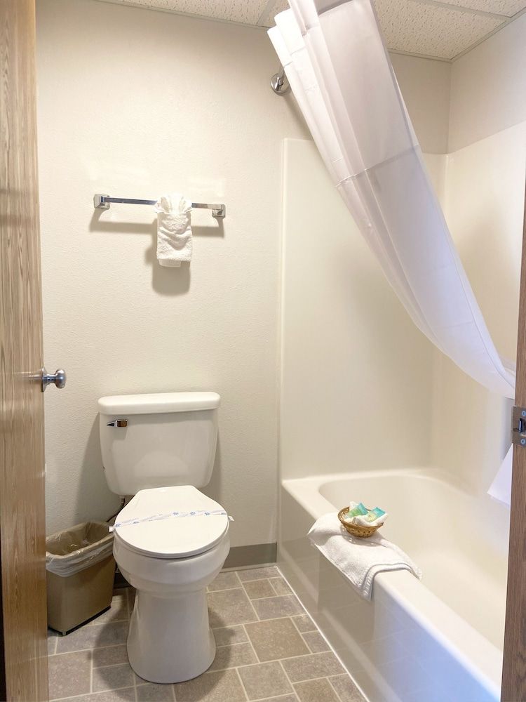Burke Inn Motel & Suites - photo 8