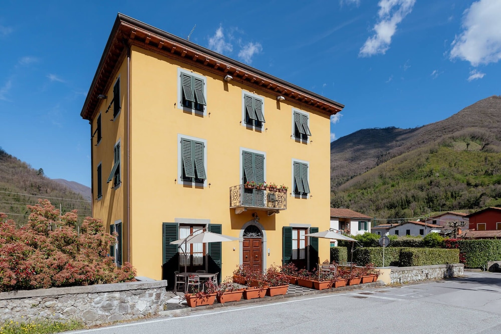 Lucca Franco's Villa — 4-Star Luxury Hotel in Borgo A Mozzano, Italy