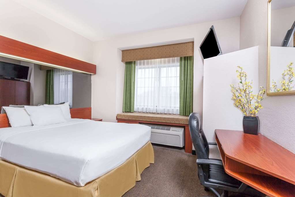 Days Inn by Wyndham near Kansas Speedway - photo 6