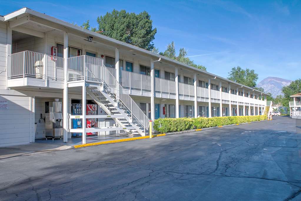 Motel 6 Bishop CA - featured photo
