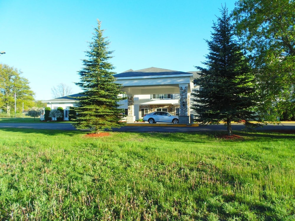 American Inn and Suites Houghton Lake - photo 38