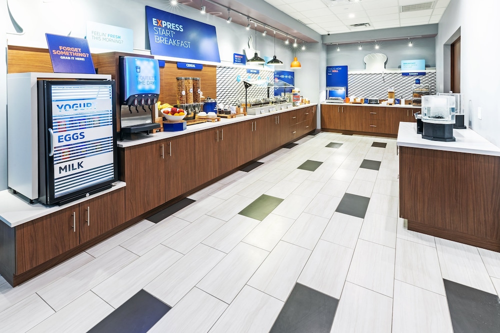 Holiday Inn Express & Suites Houston Downtown North by IHG - photo 38